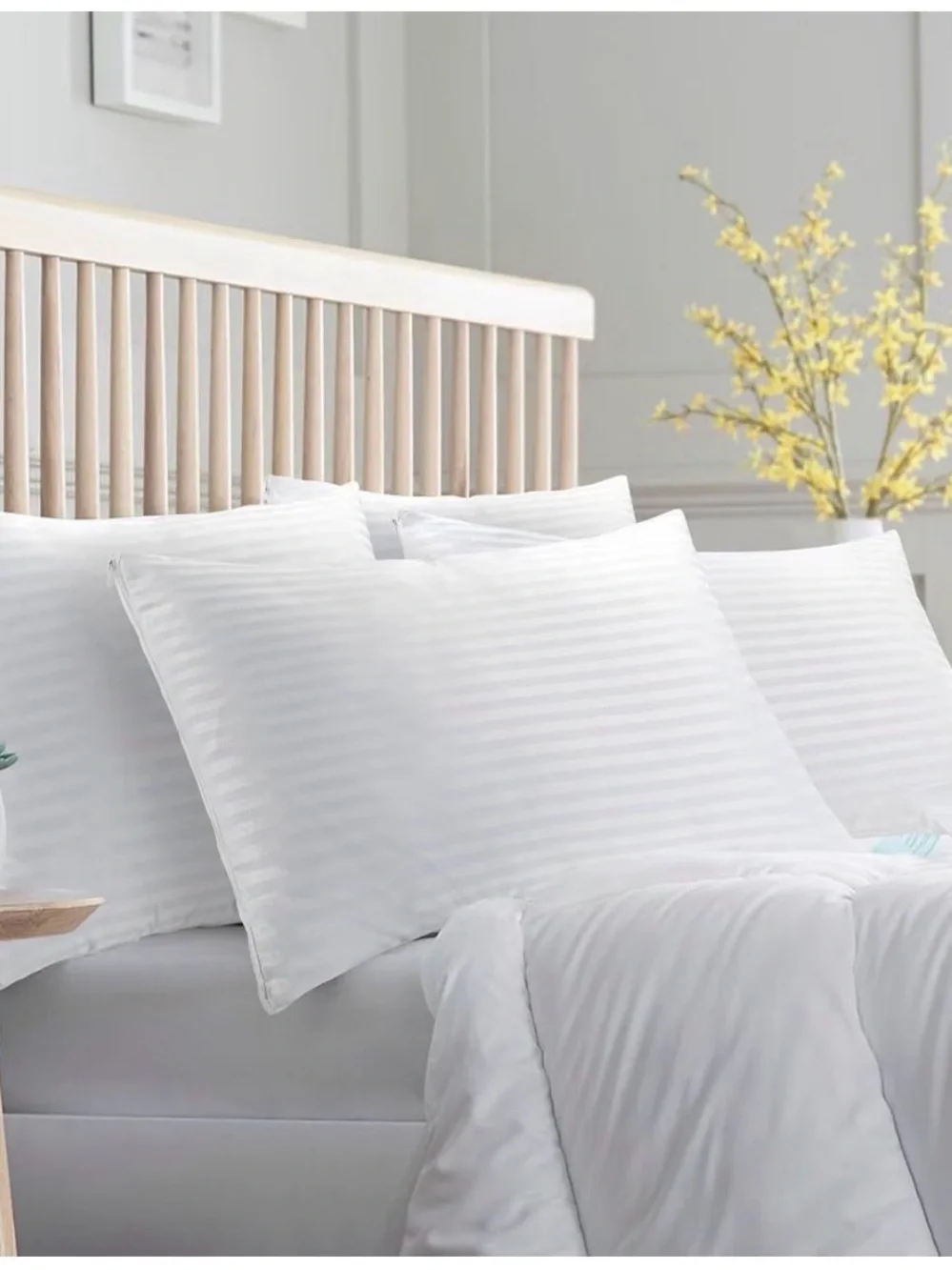 NWT - 4 Pack, King Pillow Cases Protectors Zippered Luxury Cotton Blend White